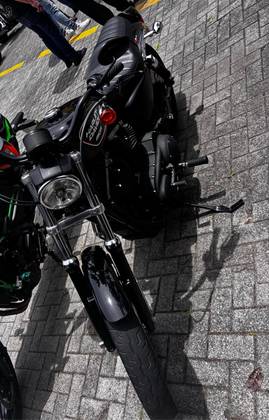 HARLEY-DAVIDSON SPORTSTER XL 883 R 